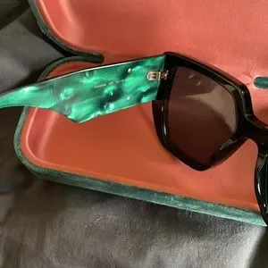 GUCCI Generation Bold green black oversized sunglasses Gucci | Accessories | Gucci Generation Bold Green Black  main image 3